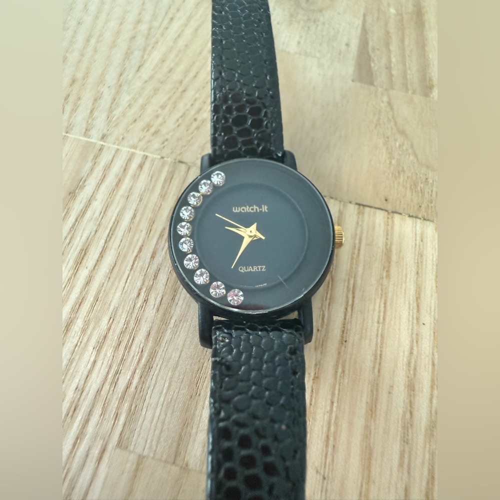 Watch it ladies black leather watch NEW BATTERY